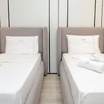 Laid מלון 4*