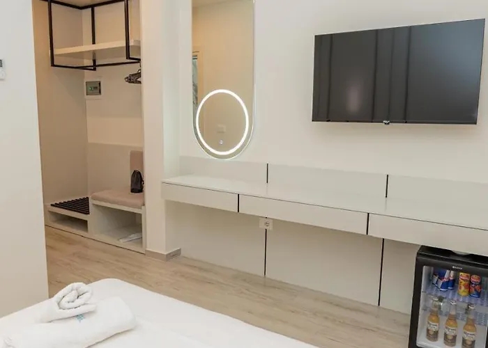 Ξενοδοχείο Laid 4*